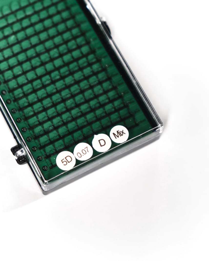 Medi Lash Synthetic Mink Premade Lashes - Image 2